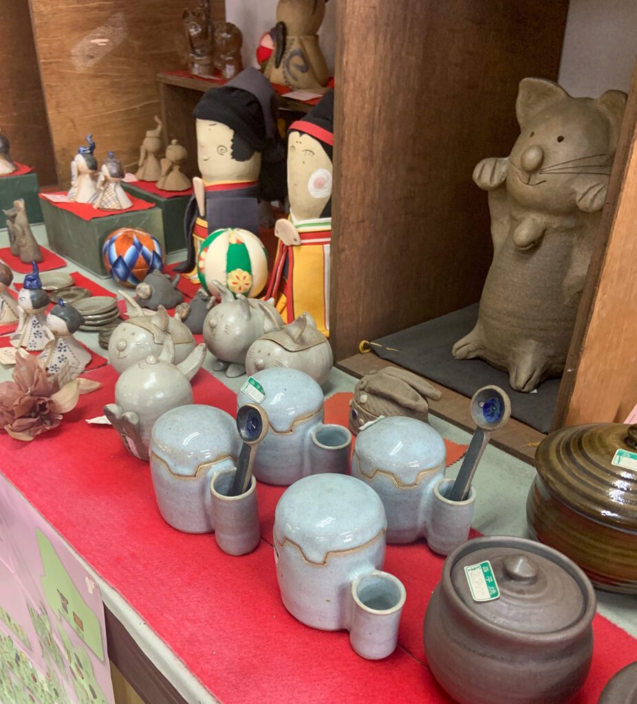 mashiko pottery fair items like sugar pots