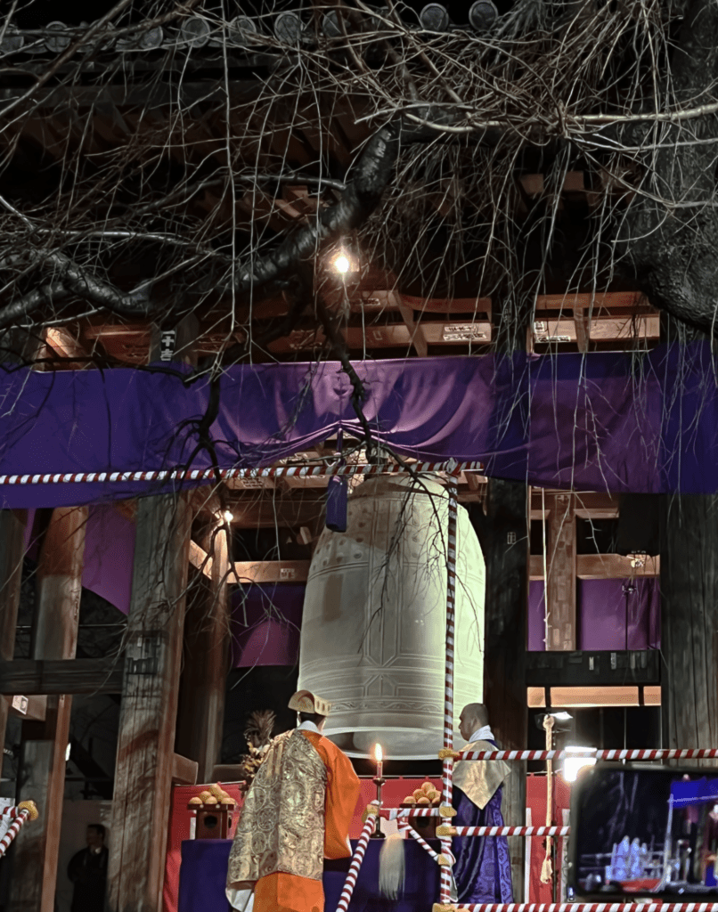 bell ringing at zojoji temple 2024